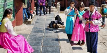 Navigating Korean Social Hierarchy: A US Expat's Guide - Cover Image