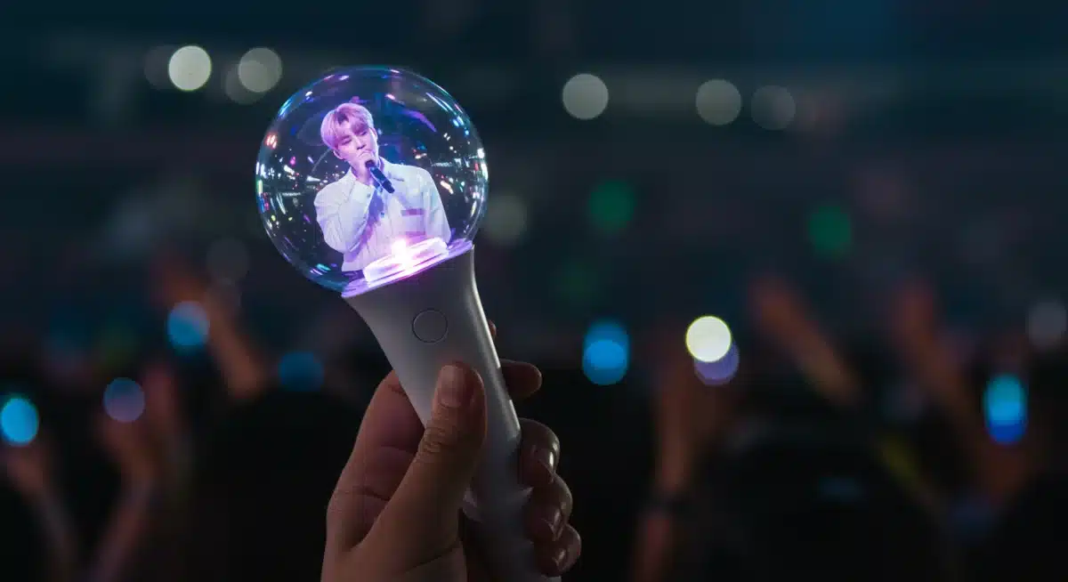 Next-generation smart lightstick enhancing a K-Pop concert experience